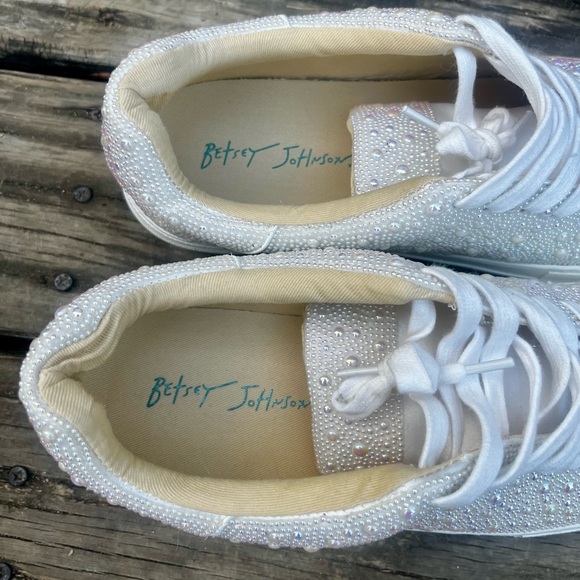 BETSEY JOHNSON WHITE IVORY SPARKLY WOMENS 8.5 M SIDNY SNEAKERS - Picture 7 of 13